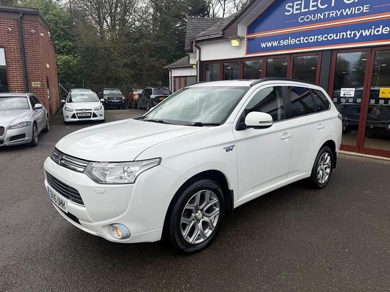 Used Mitsubishi Outlander P-HEV 200 HP (147 kW) 2015 White SUV