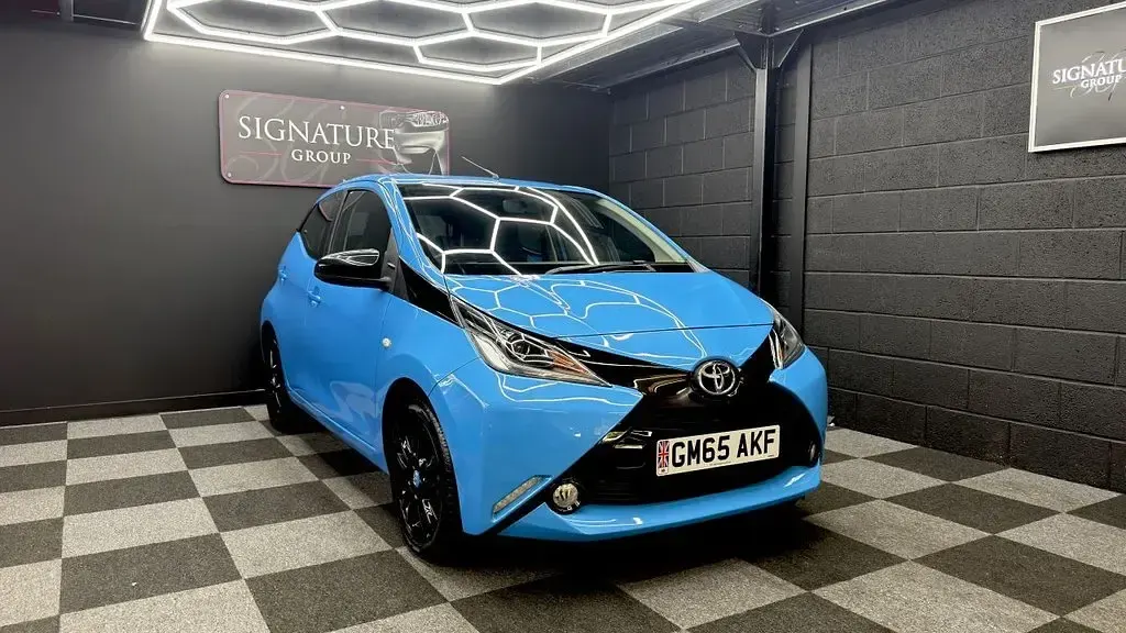Used Toyota Aygo X-cite 68 HP (50 kW) 2015 Blue Hatchback