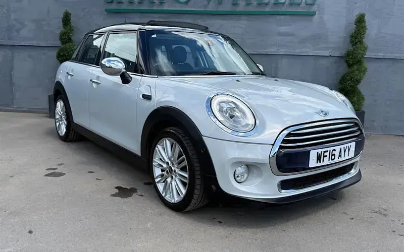 Used Mini Cooper D Hatch 116 HP (85 kW) 2017 Hatchback