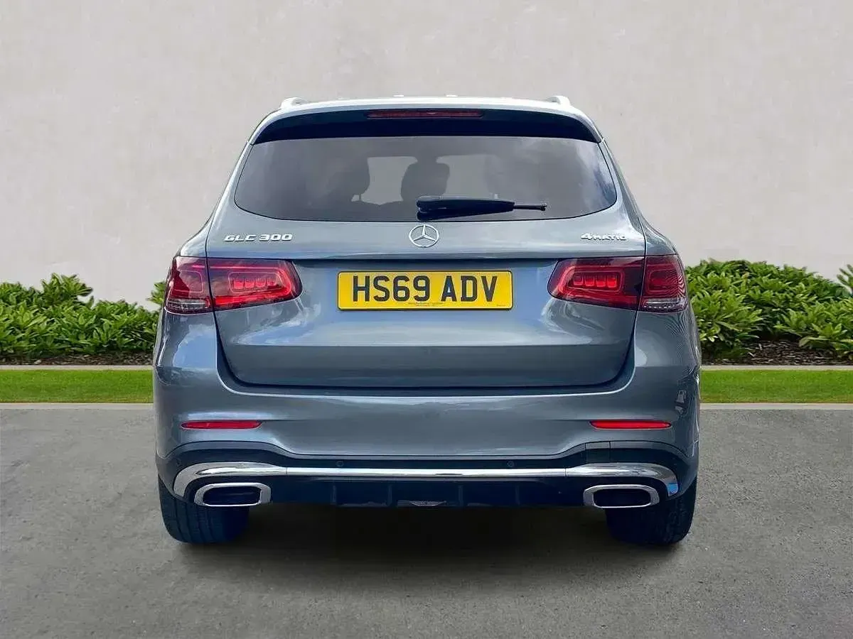 Begagnad Mercedes GLC300 AMG line 2020 Grå Kombi