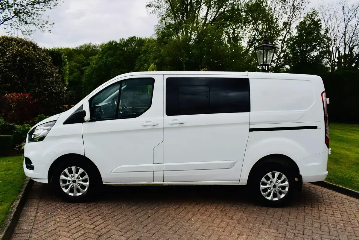 Used Ford Transit Custom Limited 130 HP (95 kW) 2022 White Van