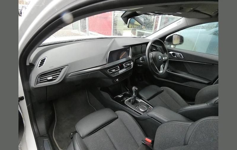 Used BMW 118 Sport Line 138 HP (101 kW) 2019 White Hatchback