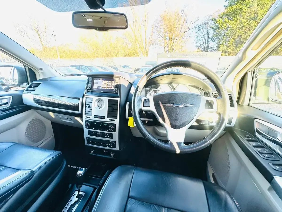 Used Chrysler Grand Voyager Limited 178 HP (130 kW) 2013 Grey MPV