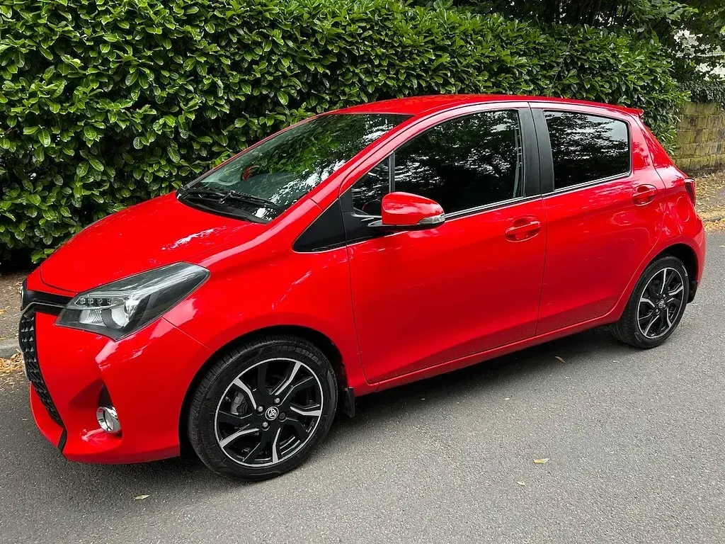 Used Toyota Yaris Sport 99 HP (72 kW) 2015 Red Hatchback