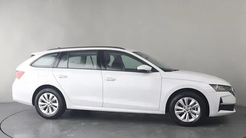 Used Skoda Octavia SE Technology 116 HP (85 kW) 2024 White Estate