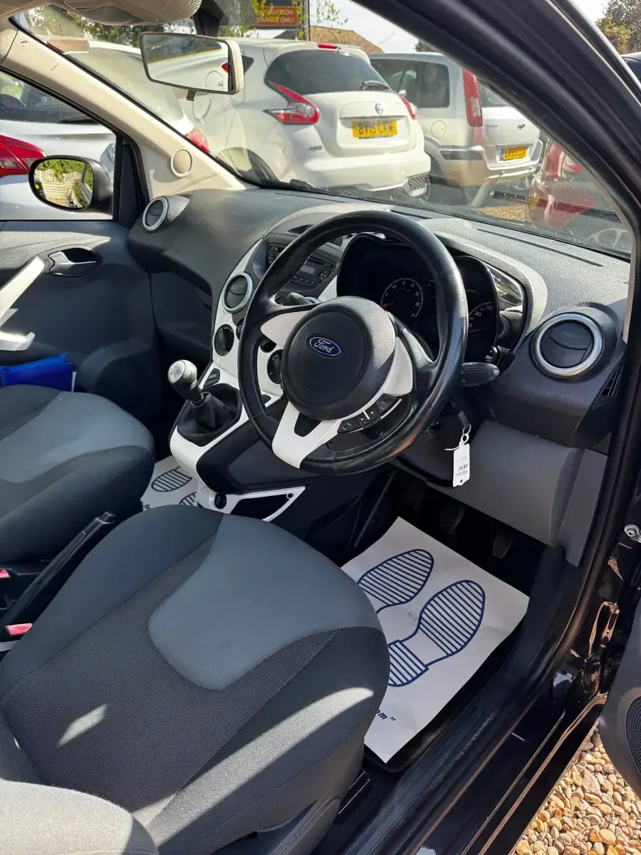 Usado Ford Ka Zetec 69 CV (50 kW) 2015 Negro Utilitario