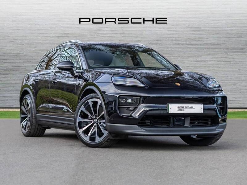 Jet black metallic New 2025 Porsche Macan 4 Electric SUV | £73,540 - Image 1/4