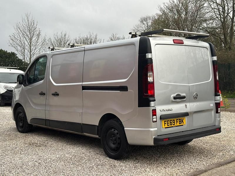 Used Vauxhall Vivaro Sportive 120 HP (88 kW) 2019 Silver MPV