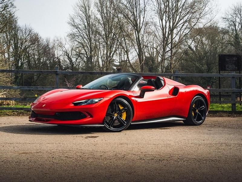 Begagnad Ferrari 296 830 HK (610 kW) 2023 Röd Cab