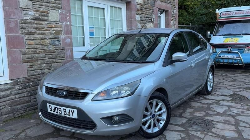 Silver Used 2009 Ford Focus Titanium Hatchback | £999 (Super price) - Image 1/4