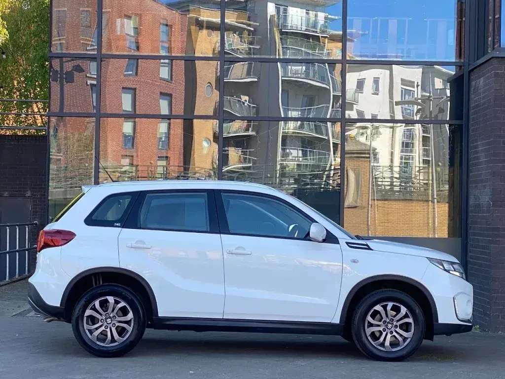 Second-hand Suzuki Vitara SZ4 129 CP (94 kW) 2021 Alb SUV