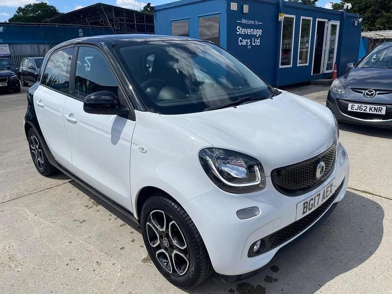 White Used 2017 Smart ForFour Premium Hatchback | £6,895 (A bit pricey) - Image 1/4