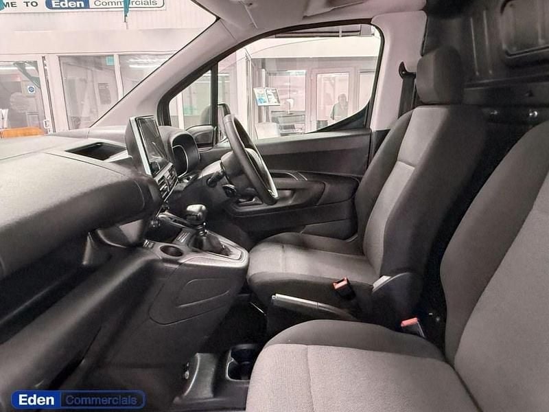 Used Citroën Berlingo 100 HP (73 kW) 2023 White MPV