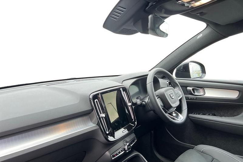Used Volvo XC40 Plus 163 HP (119 kW) 2025 Onyx black SUV