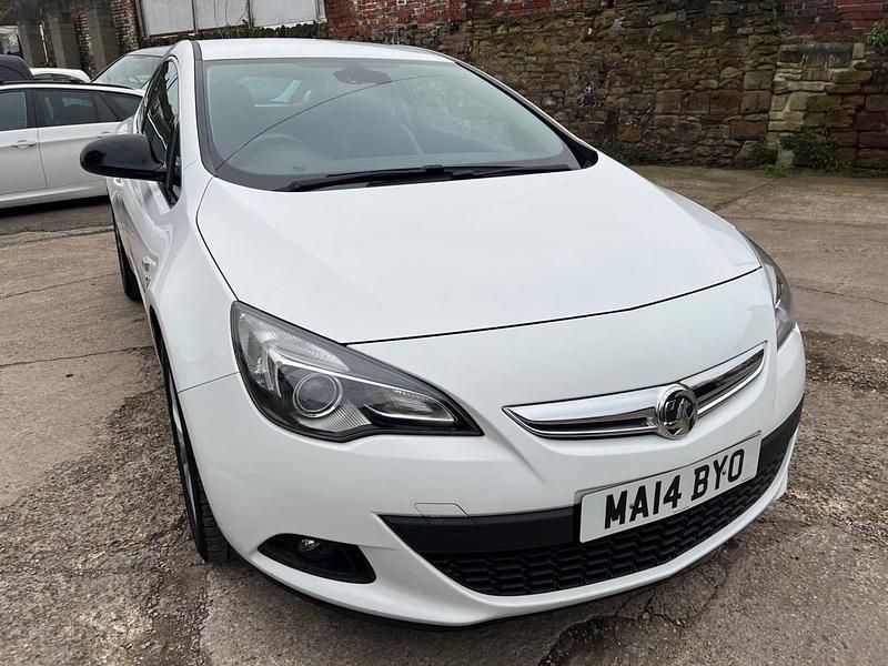 Used Vauxhall Astra GTC SRi 2014 White Hatchback