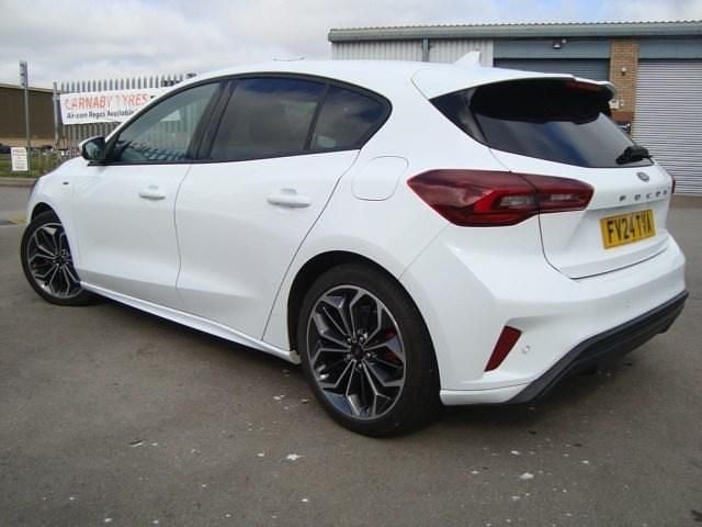 Begagnad Ford Focus ST-Line X 2024 Vit Halvkombi