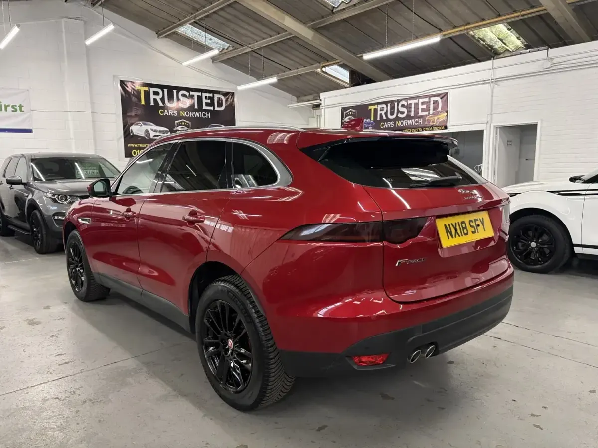 Second-hand Jaguar F-Pace Portfolio 180 CP (132 kW) 2018 Roșu SUV