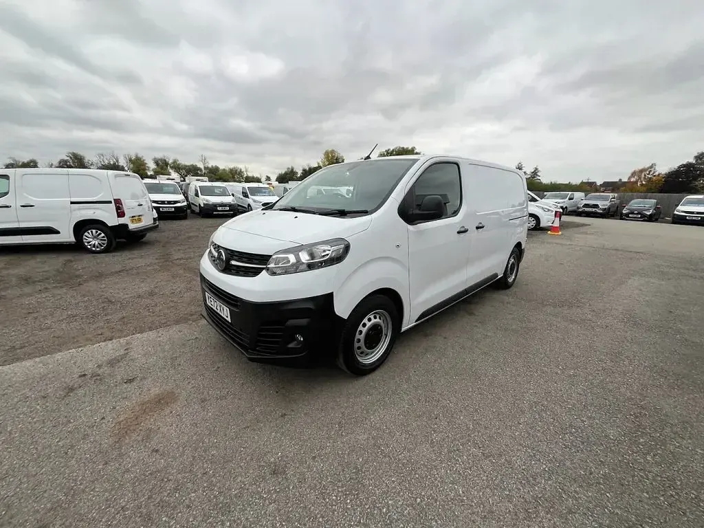Usado Vauxhall Vivaro S 100 HP (73 kW) 2022 Branco Monovolume