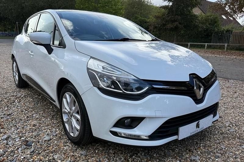 White Used 2018 Renault Clio IV Dynamique Hatchback | £5,950 (Fair price) - Image 1/1