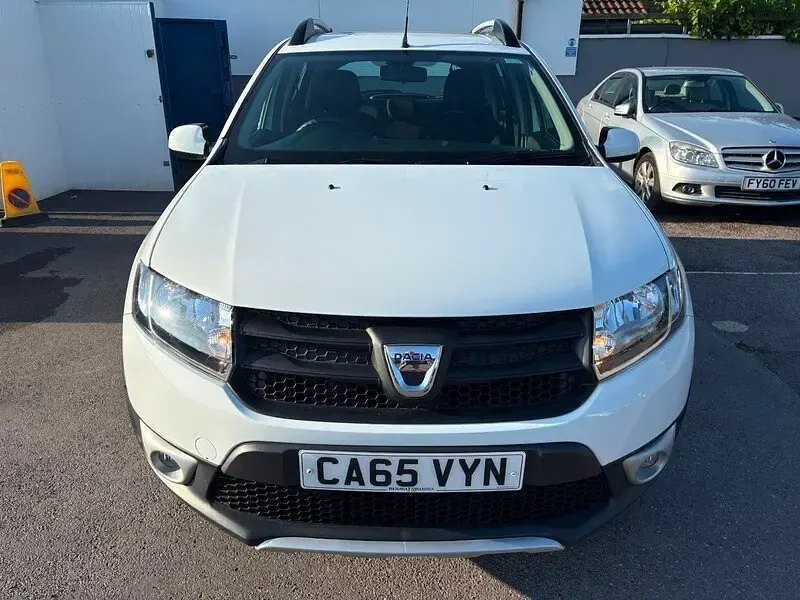 Used Dacia Sandero Ambiance 90 HP (66 kW) 2016 White Hatchback
