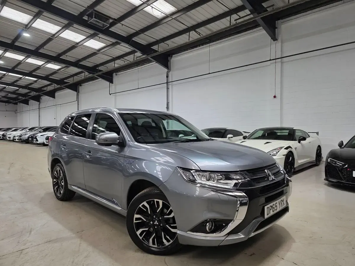 Used Mitsubishi Outlander P-HEV 2015 Grey SUV