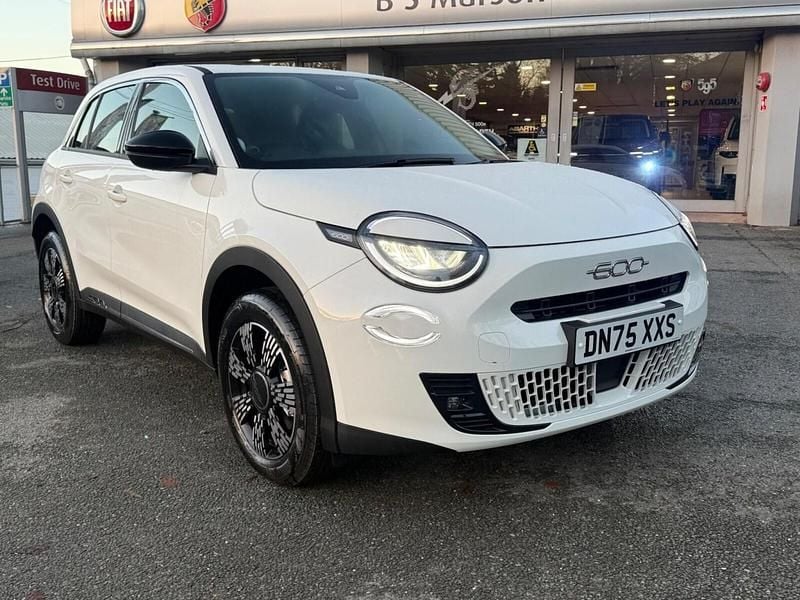 White New 2025 Fiat 600 Hatchback | £19,995 (Good price) - Image 1/4