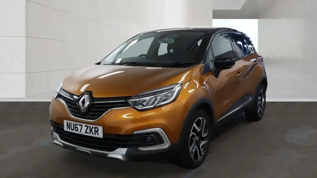 Used Renault Captur Dynamique 90 HP (66 kW) 2017 Orange SUV