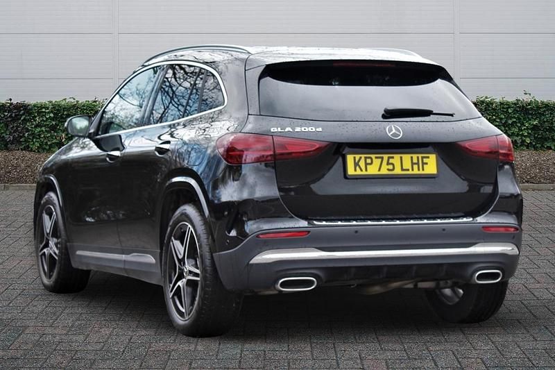 Used Mercedes GLA200 Executive 150 HP (110 kW) 2025 Black SUV