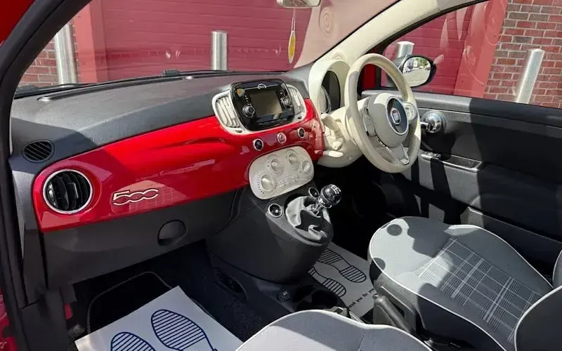 Used Fiat 500 Lounge 69 HP (50 kW) 2018 Red Hatchback