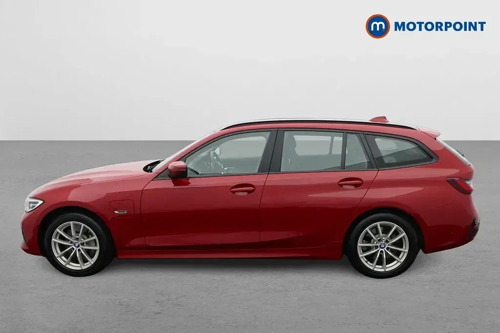 Usado BMW 330e 292 HP (214 kW) 2022 Vermelho Carrinha
