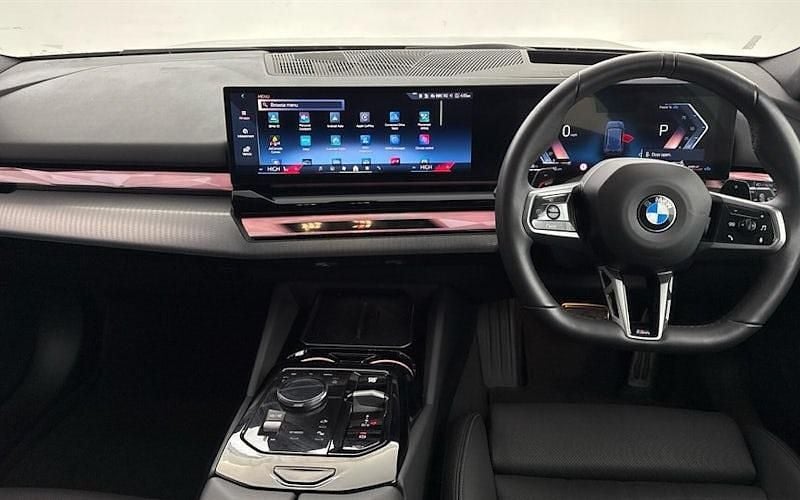 Used BMW 520 M Sport 208 HP (152 kW) 2025 Blue Estate