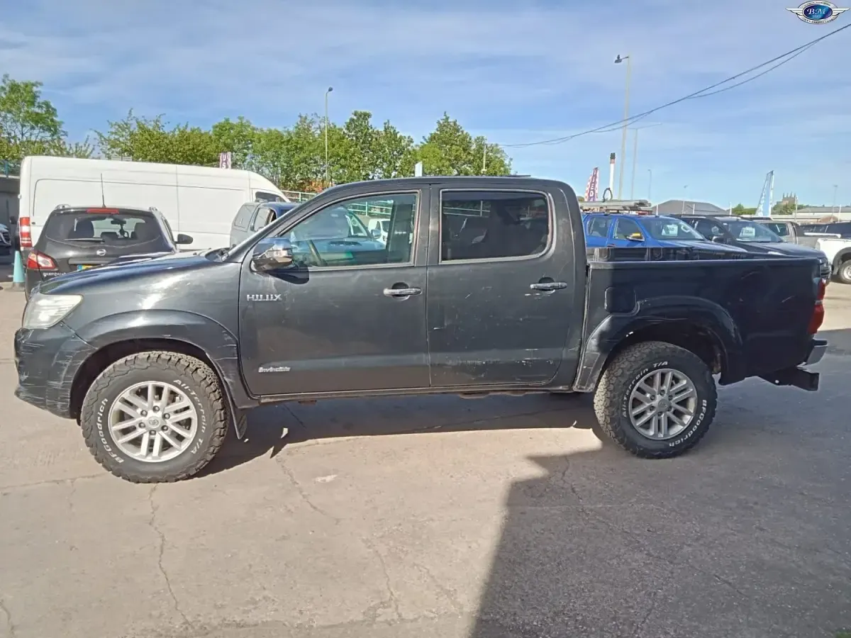 Used Toyota HiLux 171 HP (125 kW) 2012 Black Pickup