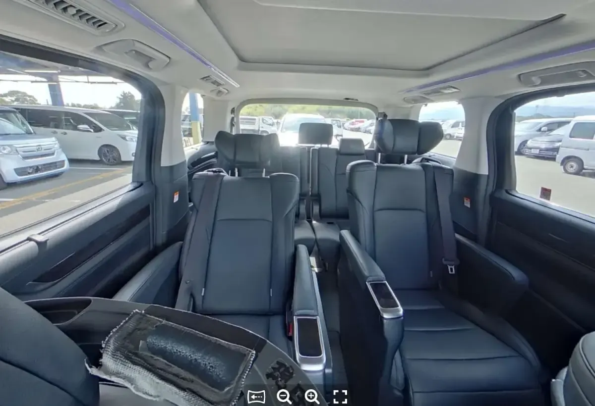 Used Toyota Alphard 182 HP (133 kW) 2023 Black MPV