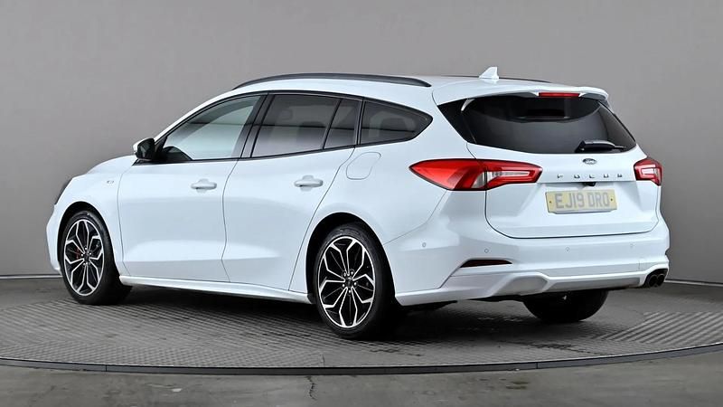 Used Ford Focus ST-Line X 120 HP (88 kW) 2019 White Estate