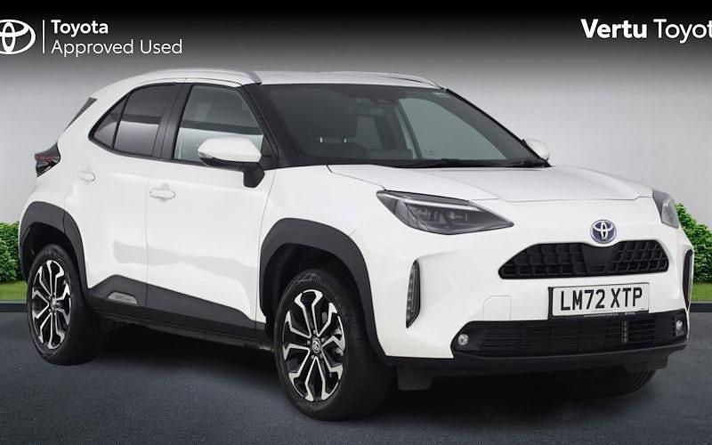 Used 2025 Toyota Yaris Hybrid Design Estate | £19,556 (Super price) - Image 1/4