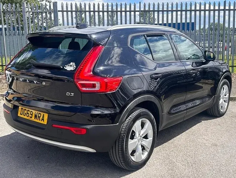 Used Volvo XC40 Momentum 150 HP (110 kW) 2019 Black SUV
