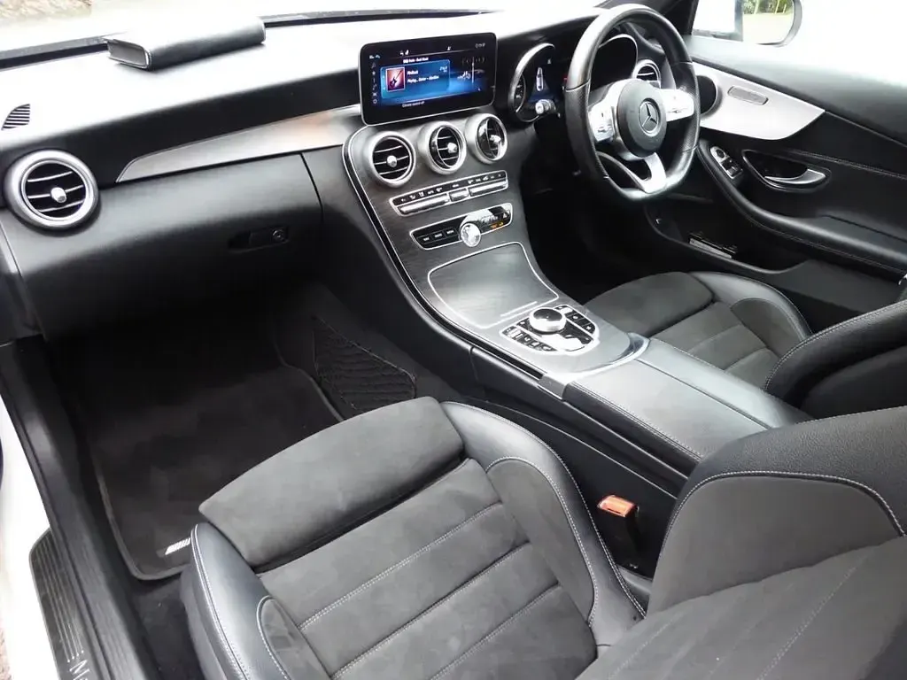 Usado Mercedes C220 AMG line 194 HP (142 kW) 2019 Branco Coupé