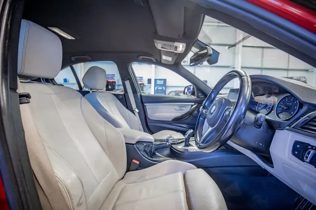 Begagnad BMW 335 M Sport 313 HK (230 kW) 2016 Röd Sedan