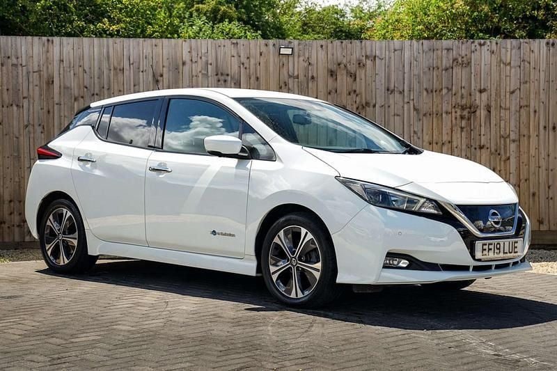 White Used 2019 Nissan Leaf N-Connecta Hatchback | £8,995 (Fair price) - Image 1/4