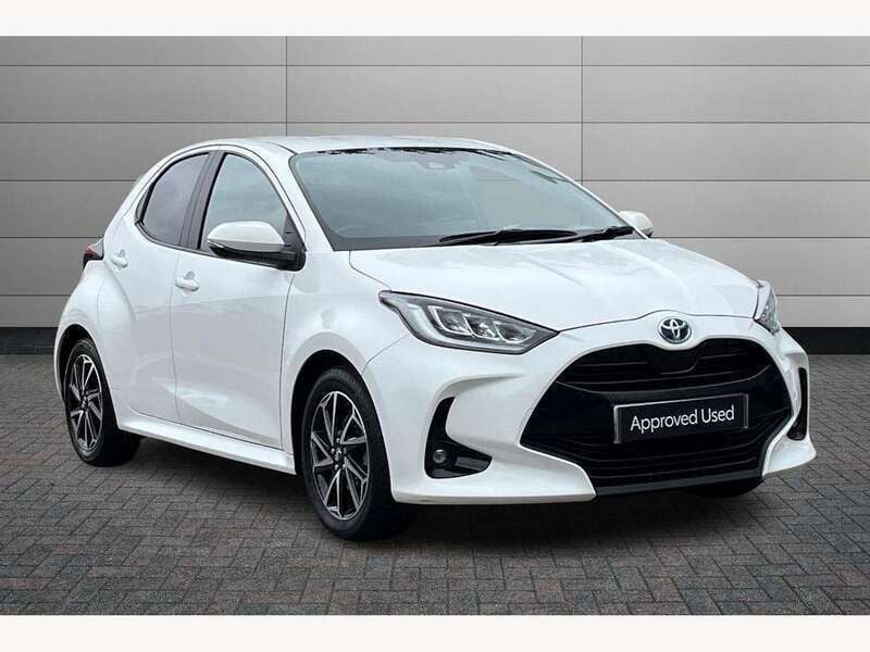 White Used 2023 Toyota Yaris Hybrid Design Hatchback | £16,895 (Good price) - Image 1/2