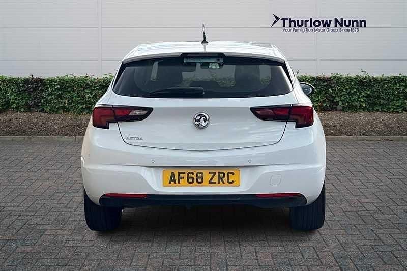 Used Vauxhall Astra Elite 150 HP (110 kW) 2019 White Hatchback