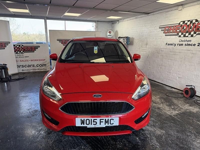 Used Ford Focus Zetec 125 HP (91 kW) 2015 Red Hatchback