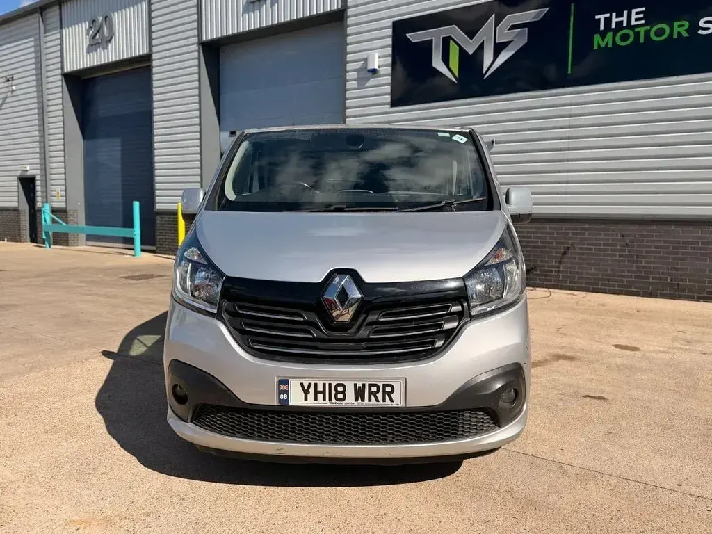 Used Renault Trafic 2018 Silver MPV