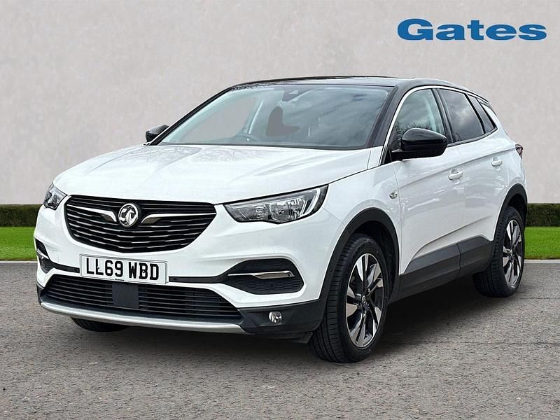 Used Vauxhall Grandland X SRi 2019 White SUV