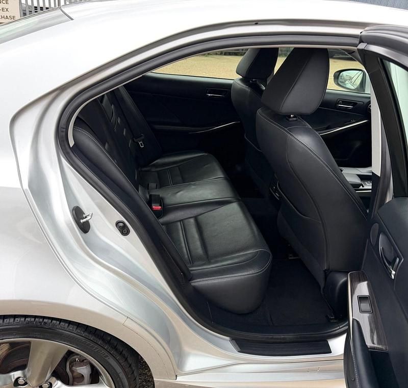 Used Lexus IS300h 223 HP (164 kW) 2013 Silver Sedan