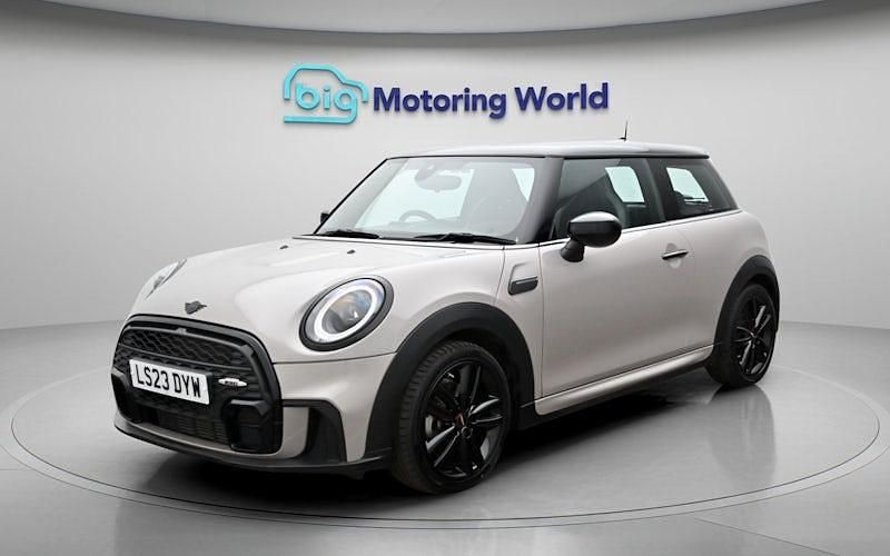 Używany Mini Cooper Hatch 136 KM (100 kW) 2022 Szary Hatchback