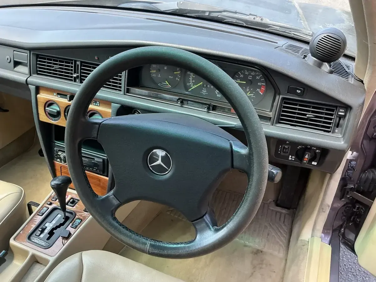 Used Mercedes 190 1992 Tanzanite metallic Sedan