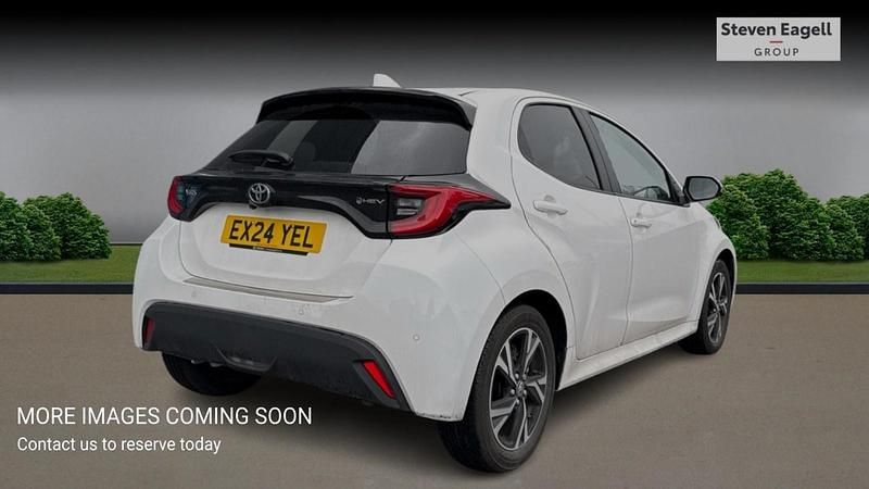 Used Toyota Yaris Hybrid Design 116 HP (85 kW) 2024 White Hatchback