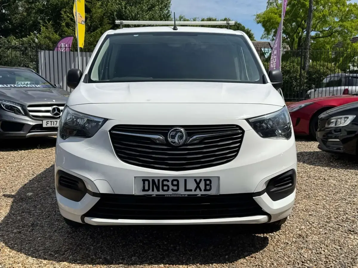 Used Vauxhall Combo Sportive 75 HP (55 kW) 2019 White MPV