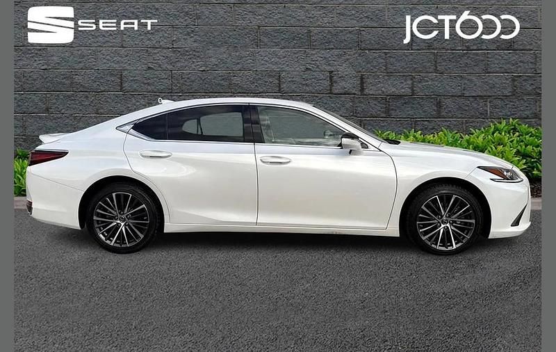 Used Lexus ES300H 215 HP (158 kW) 2023 White Sedan